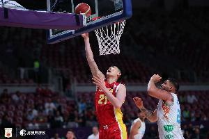 稳如磐石！胡金秋全场7投5中&amp;罚球1中1 拿下11分10篮板两双数据
